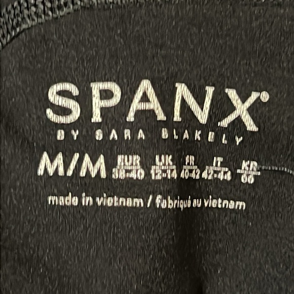 Spanx Cropped Workout Leggings Size Medium M 24” Inseam - Picture 4 of 4